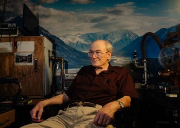 80 yaşlı amerikalı fizik işıq sürətinə yaxın sürəti yığa biləcək kosmik mühərrik kəşf edib