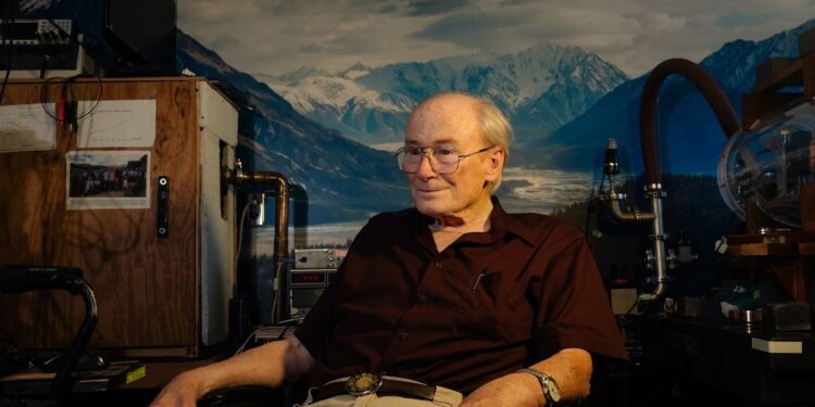 80 yaşlı amerikalı fizik işıq sürətinə yaxın sürəti yığa biləcək kosmik mühərrik kəşf edib