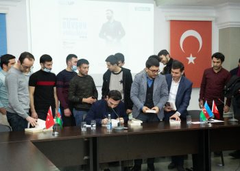 Light Up in təşkilatçılığı ilə Rövşən Abdullaoğlu ilə görüş keçirilmişdir