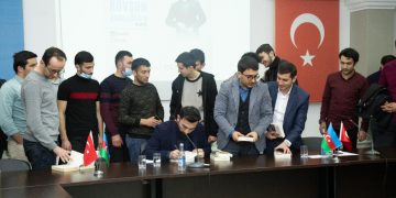 Light Up in təşkilatçılığı ilə Rövşən Abdullaoğlu ilə görüş keçirilmişdir