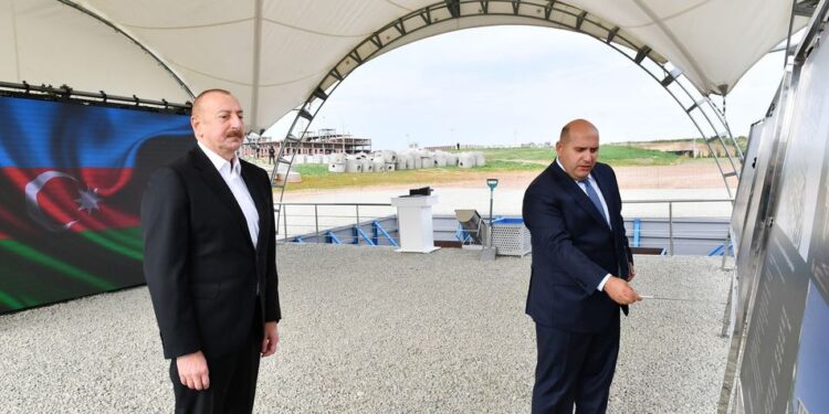 İlham Əliyev Füzuli şəhərində ikinci yaşayış kompleksinin təməlini qoyub.