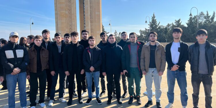 Bakı İstedadlı Gənclər Akademiyasının üzvləri “Şəhidlər Xiyabanı”-nı ziyarət edib