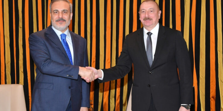 Azərbaycan Prezidenti İlham Əliyev ilə Türkiyənin xarici işlər nazirinin Münxendə görüşü olub